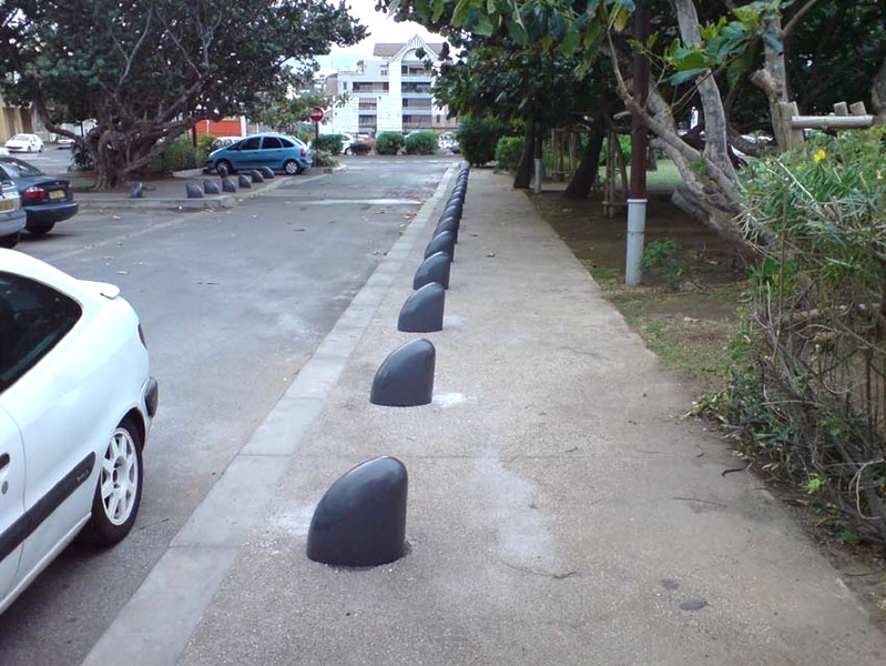 Enfin .. des dents de requin pour protéger l’espace piétons !