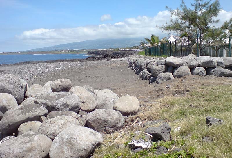 Comment Saint-Pierre traite la plage de Ravine Blanche !