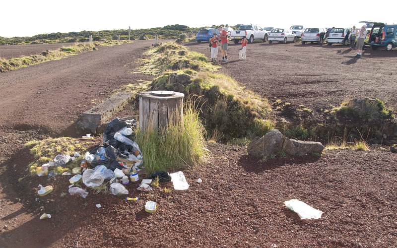 Les déchets au  Pas de Bellecombe un dimanche matin